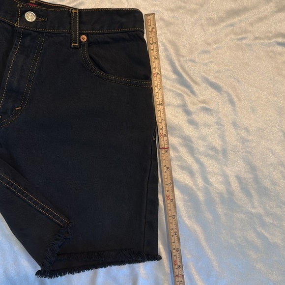 Levi's Black Raw Edge Jean Shorts Relaxed Fit Size 8 NWT - Picture 6 of 9